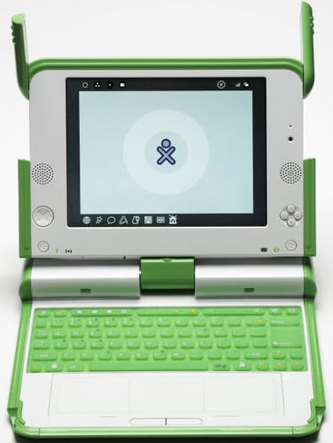 ../../../a0/olpc_XO-Beta1-mikemcgregor-1_cc-by_0376x0500_Wikimedia.jpg